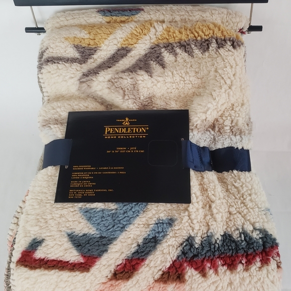 Pendleton Aztec Throw - Picture 3 of 4